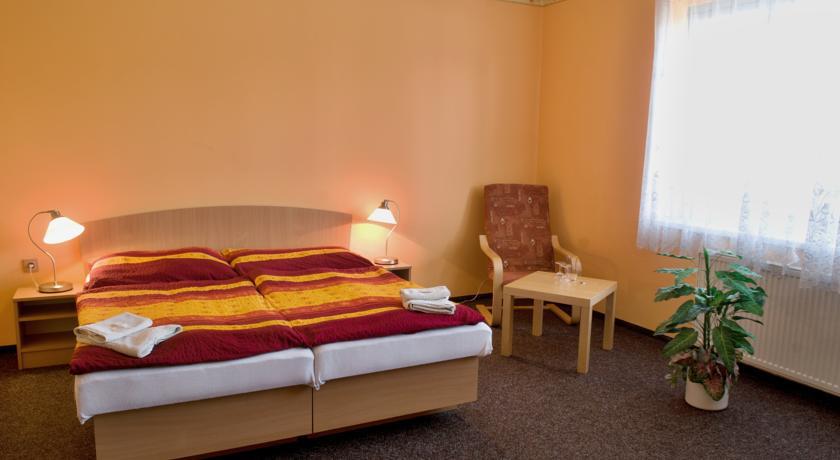 Hotel Bohemia Jicin Bagian luar foto