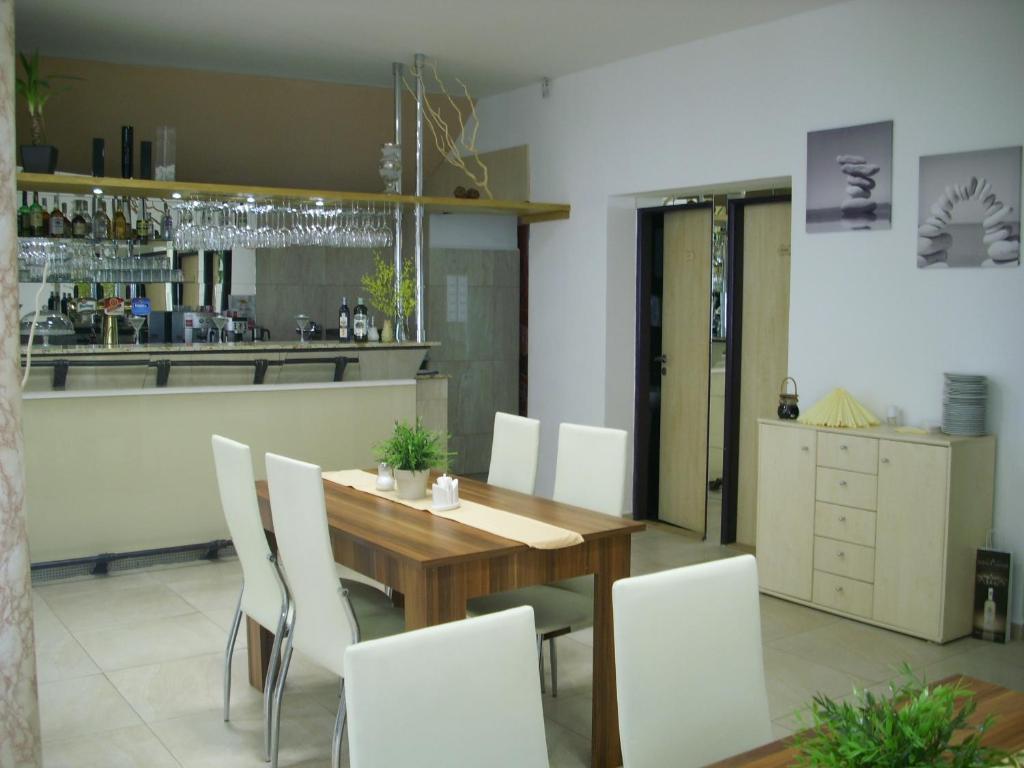 Hotel Bohemia Jicin Bagian luar foto