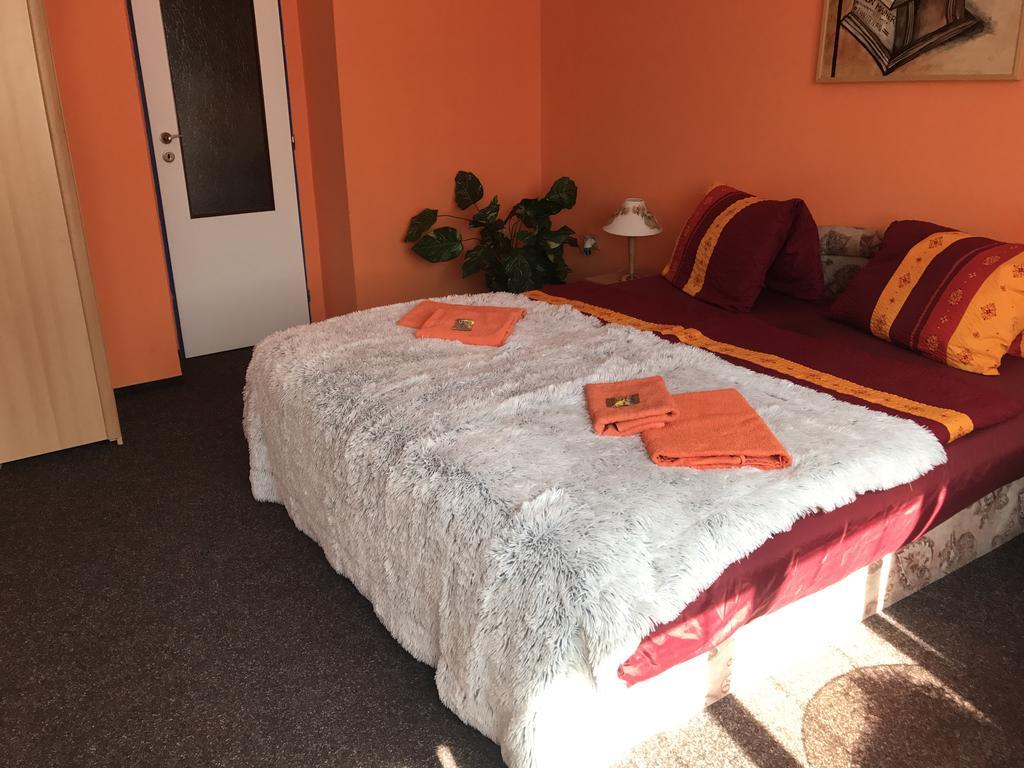 Hotel Bohemia Jicin Bagian luar foto