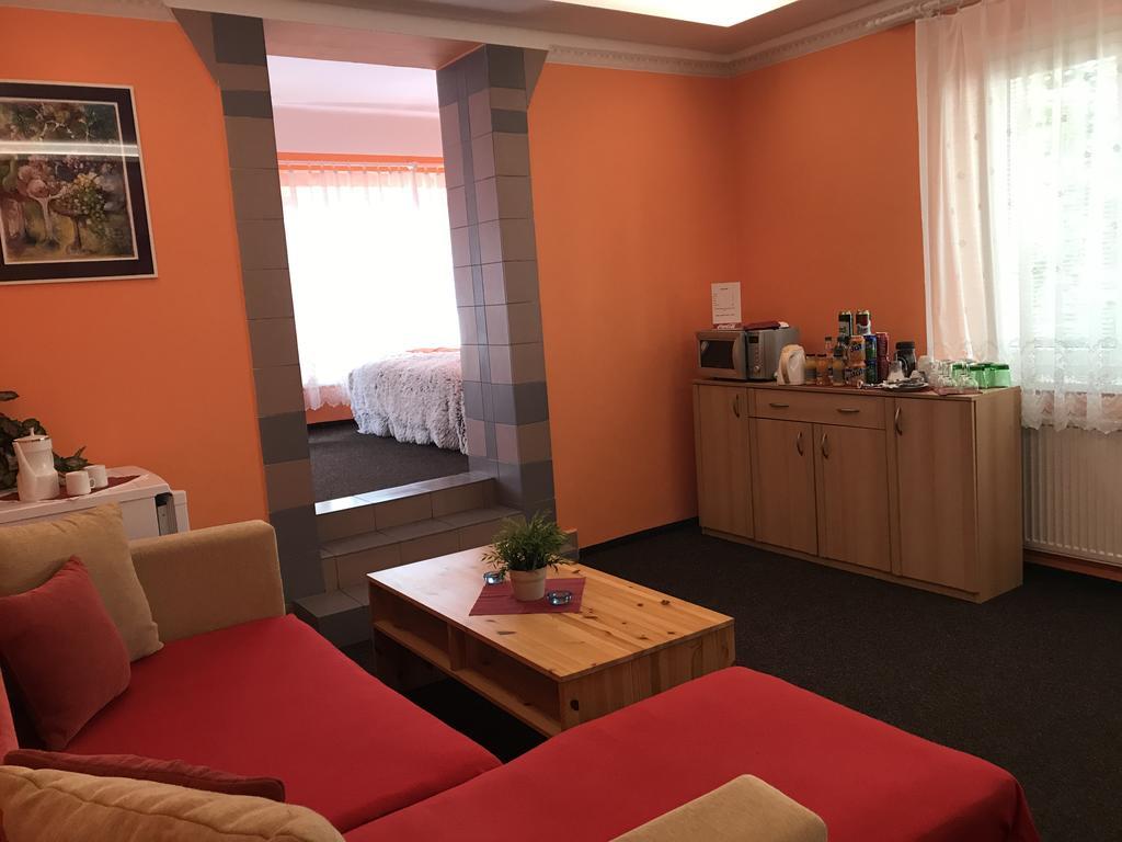 Hotel Bohemia Jicin Bagian luar foto