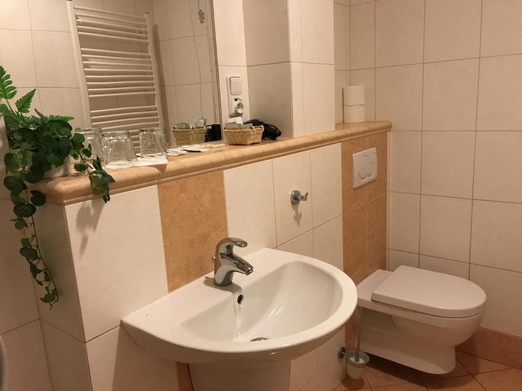 Hotel Bohemia Jicin Bagian luar foto