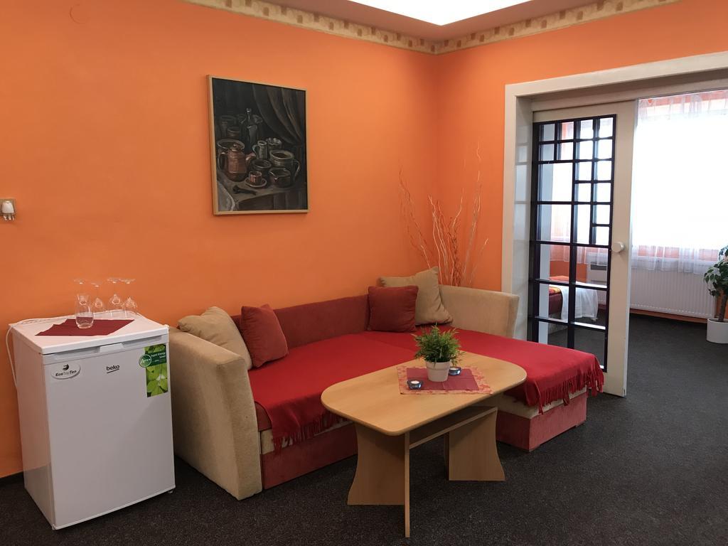 Hotel Bohemia Jicin Bagian luar foto