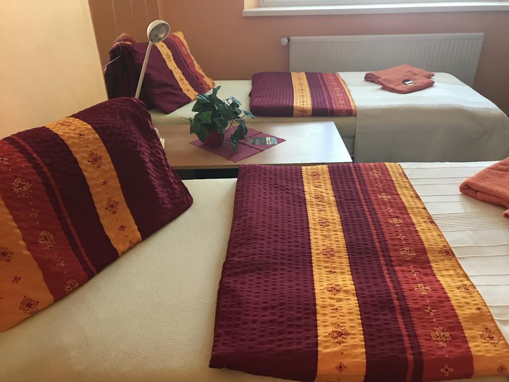 Hotel Bohemia Jicin Bagian luar foto