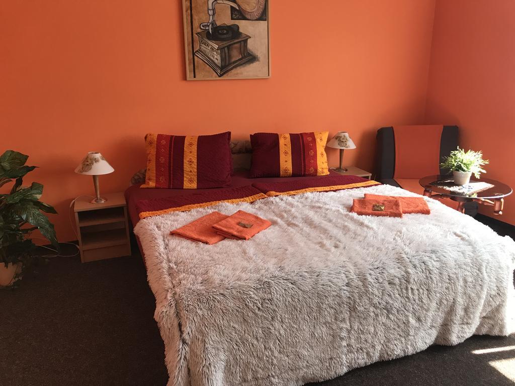 Hotel Bohemia Jicin Bagian luar foto
